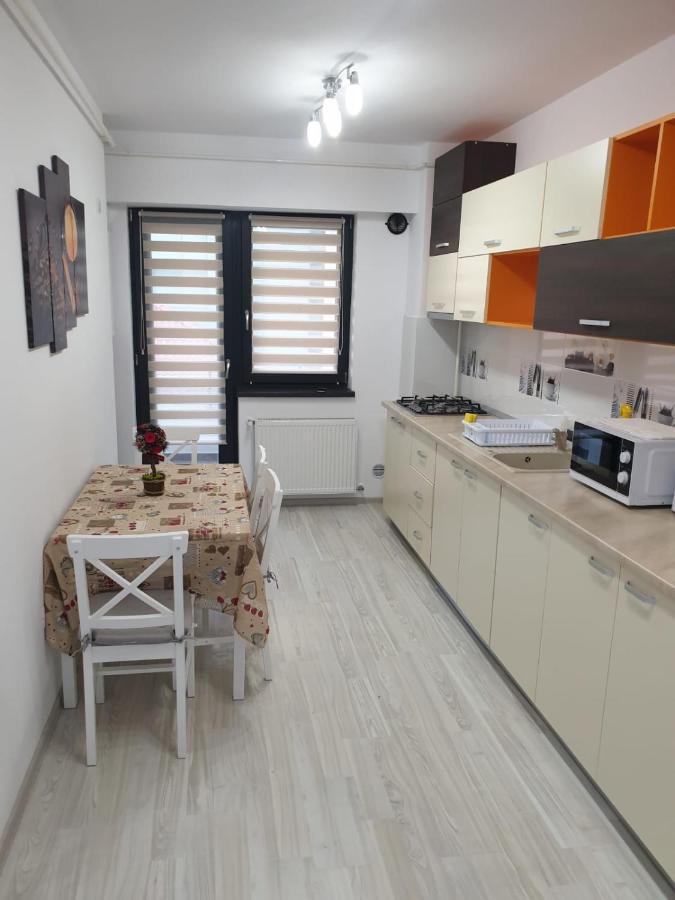 Topaz Central Apartment Bacau Bagian luar foto