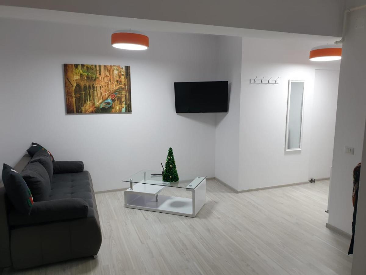 Topaz Central Apartment Bacau Bagian luar foto