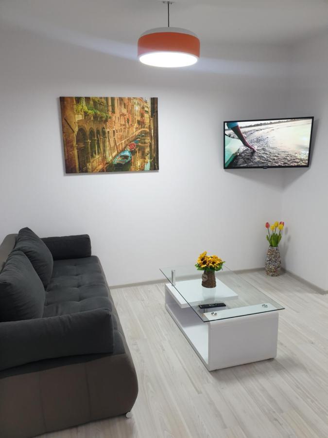 Topaz Central Apartment Bacau Bagian luar foto