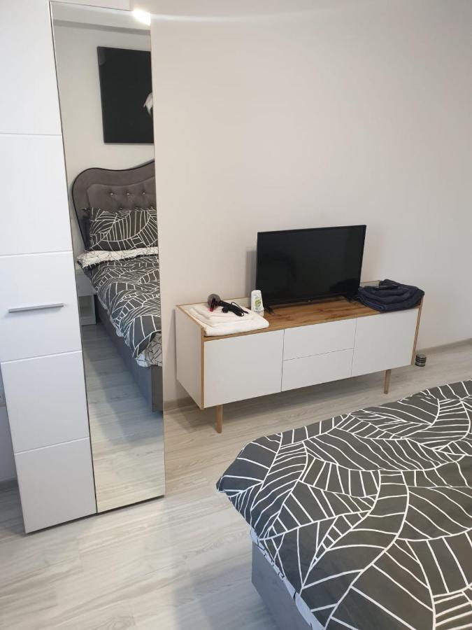 Topaz Central Apartment Bacau Bagian luar foto